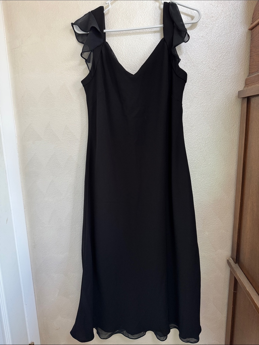 Evan-Picone Chiffon Ruffle-Shoulder Midi Dress in Black